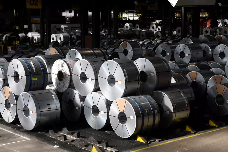 Foto de capa Governo antecipa fim da redução da tarifa de importação de 12 produtos de aço