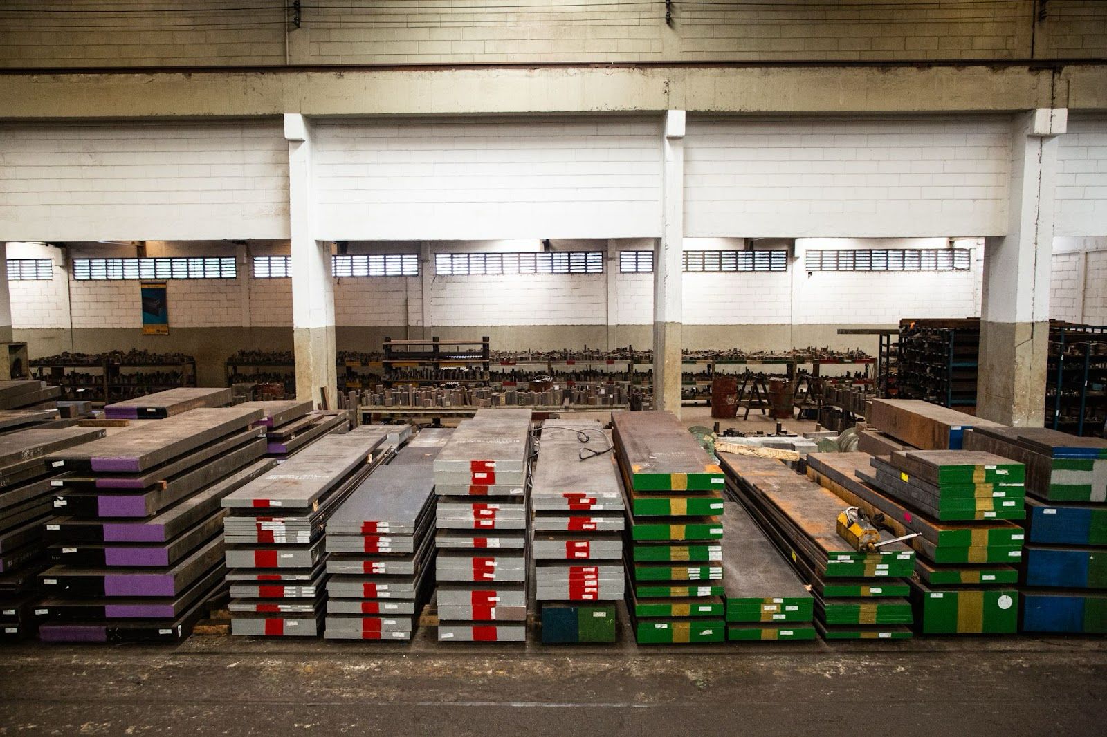 Foto de capa AISI D6 vs AISI D2: Comparativo Técnico entre Aços Ferramenta